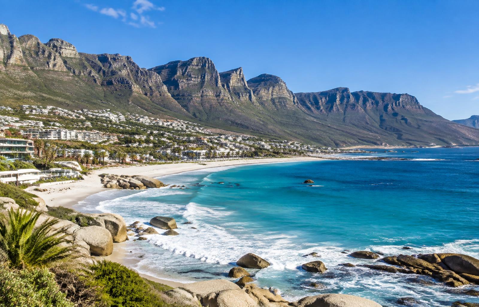 Illustrative view of the Camps Bay coastline and Twelve Apostles mountains